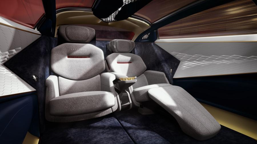 Интерьер Aston Martin Lagonda Vision Concept 2018 года  (фото 12 из 28)